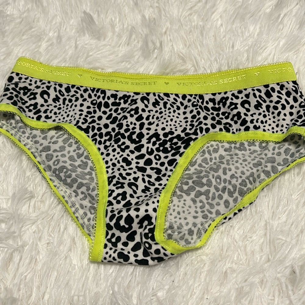 Brand new VS XS animal print black and white with light green